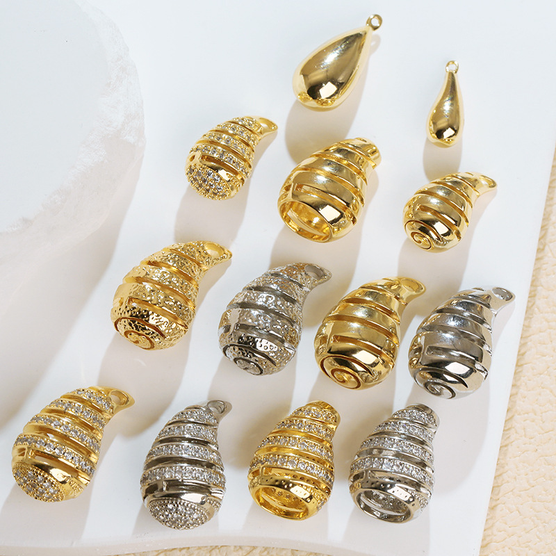 Europa y los Estados Unidos espiral gota de cobre micro incrustación 18K oro chapado retro simple moda transfronteriza colgante de collar de venta caliente de mujer