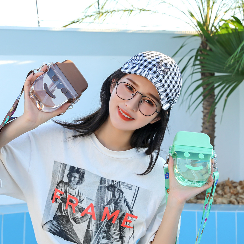 Fábrica al por mayor Ya Fei Qi caricatura creativa cara sonriente helado de plástico taza de agua para niños Correa crossbody comercio electrónico transfronterizo
