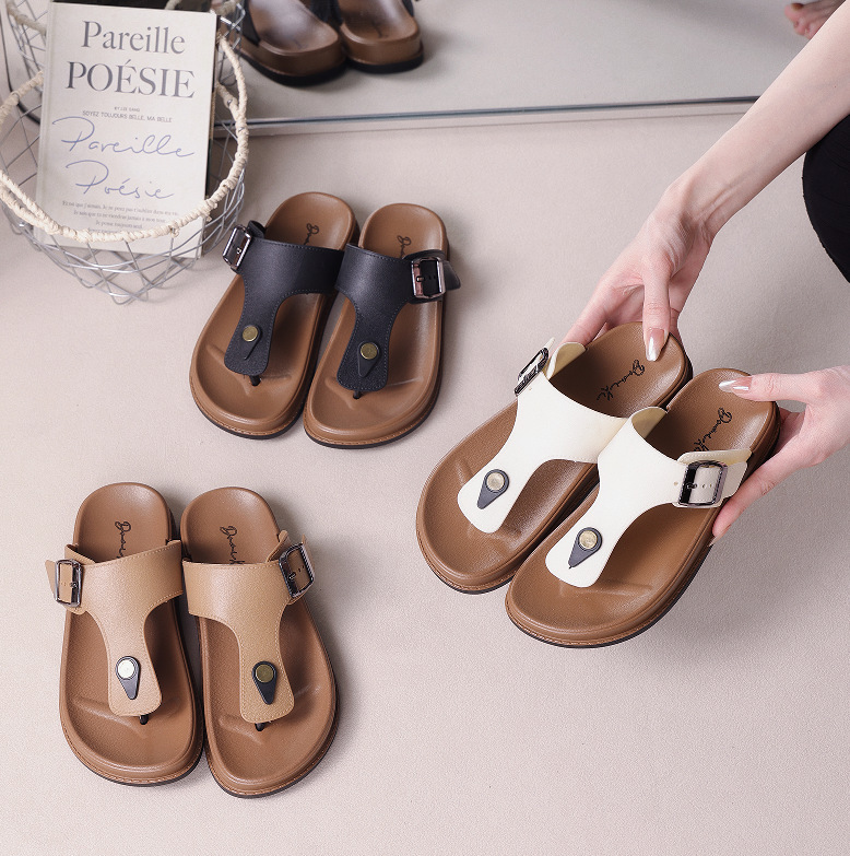 Casual and simple women's summer outdoor flip-flops with adjustable square buckle, versatile soft-soled beach shoes Casual and simple women's summer outdoor flip-flops with adjustable square buckle, versatile soft-soled beach shoes