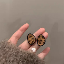 暖冬之恋~秋冬美拉德安可拉红豹纹耳钉女复古气质耳环高级感耳饰