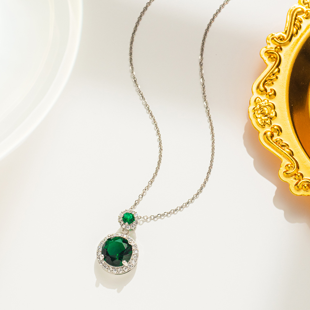 Bijoux et accessoires Collier rétro en acier titane avec pierres précieuses émeraude pour femme, personnalité de niche, chaîne de clavicule polyvalente en filet rouge, bijoux à la mode_voghion.com