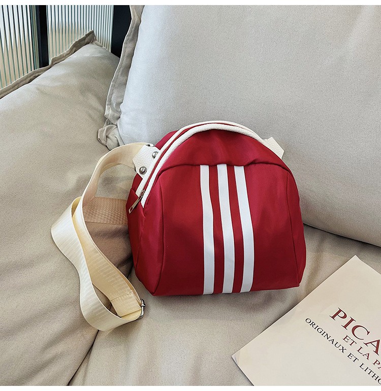 The 2024 new stylish and simple crossbody bag, a large-capacity versatile single-shoulder bag, is popular among students. The three-bar chest bag is selling well undefined