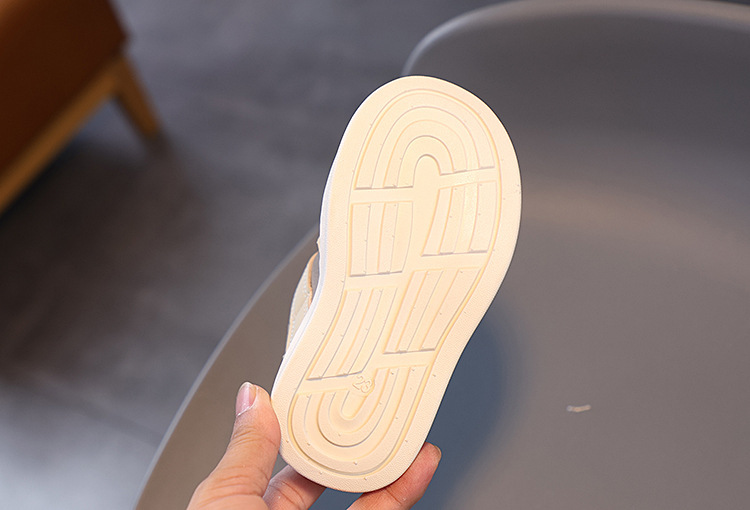 Scarpe casual da tavola da ragazzo bianche con suola morbida e traspirante, versatili, per la stagione primavera e autunno 2024 per bambini_voghion.com