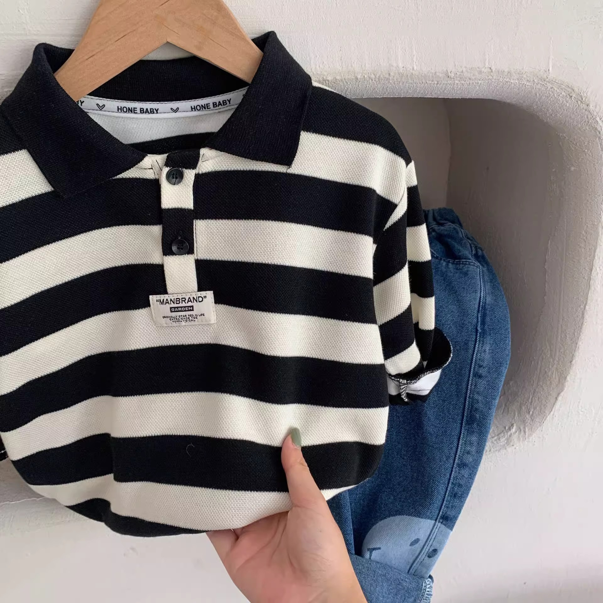[One-piece fleece with back collar] Boy's long-sleeved polo shirt, autumn and winter color-blocked collared top, pullover style.