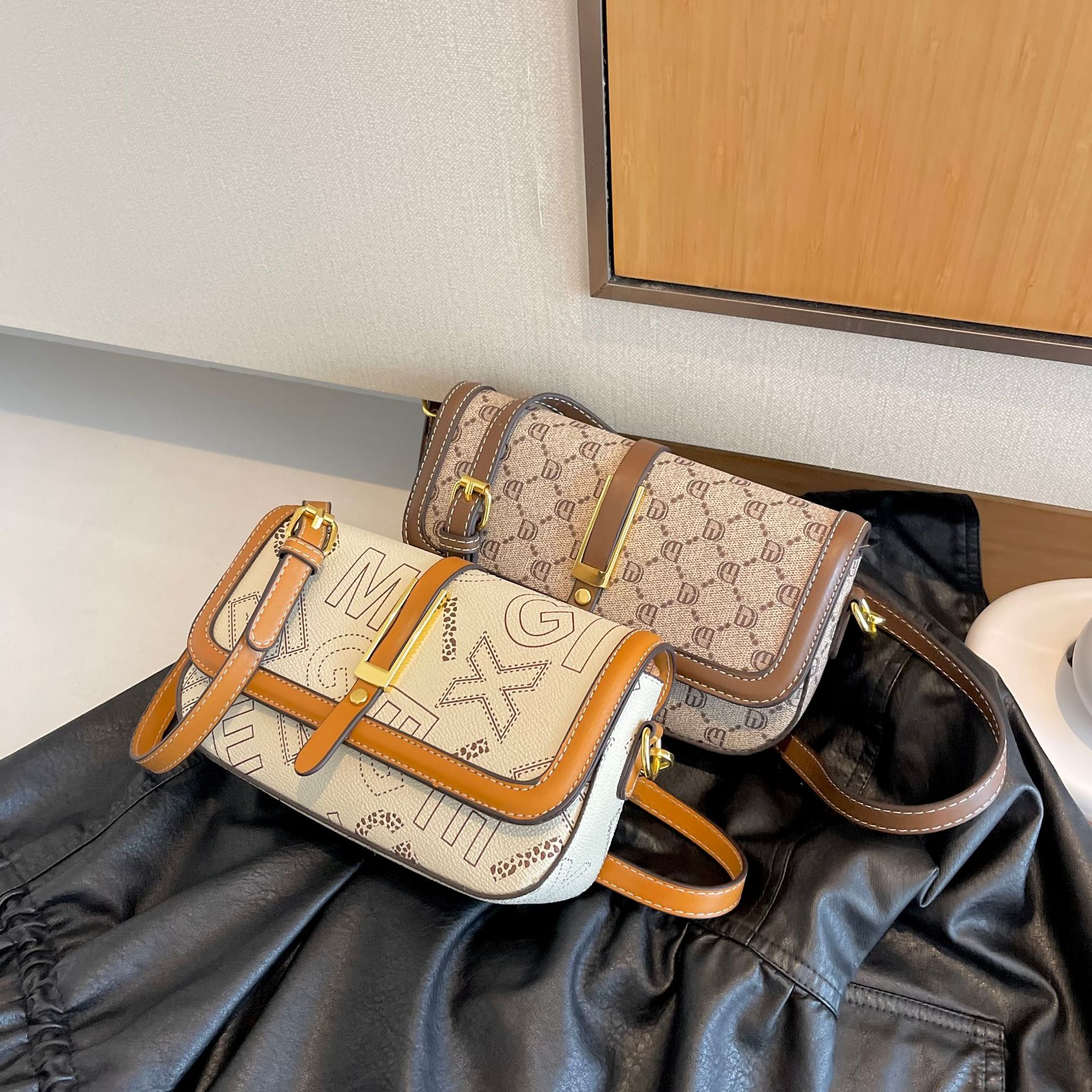 High-End-Damentasche, trendige Damentasche, modische kleine Tasche, Retro-Druck-Handtasche, Umhängetasche, leichte Luxus-Umhängetasche_voghion.com
