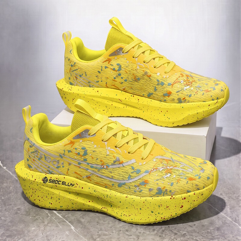 Cheap and lightweight men's sports shoes, large size, suitable for teenagers, marathon running shoes, carbon plate couple shoes, luminous running shoes