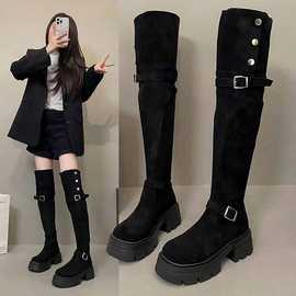 自家拍的图片，可以放心下载。大货已经在下料了绒面无内里长靴方