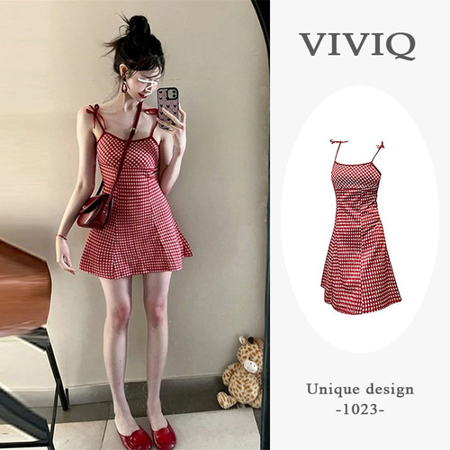 Little Black Dress 2025 New Women's Summer Sweet Red Plaid Fitted Top for Layering Short Skirt