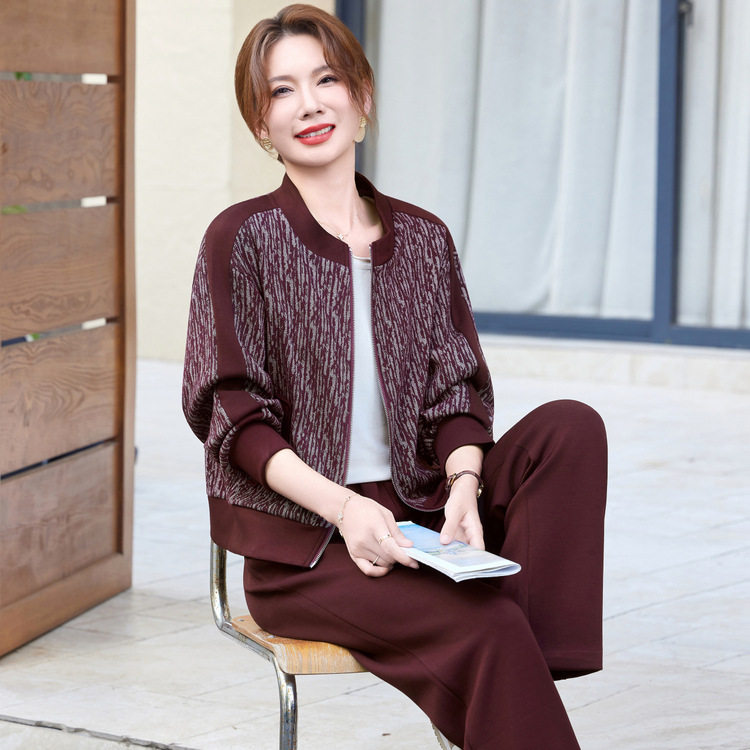 2025 Mom's Autumn Sportswear Jacket Western Style Two-Piece Set 40 and 50 Years Old Middle-Aged and Elderly Women's Spring and Autumn Casual Suit