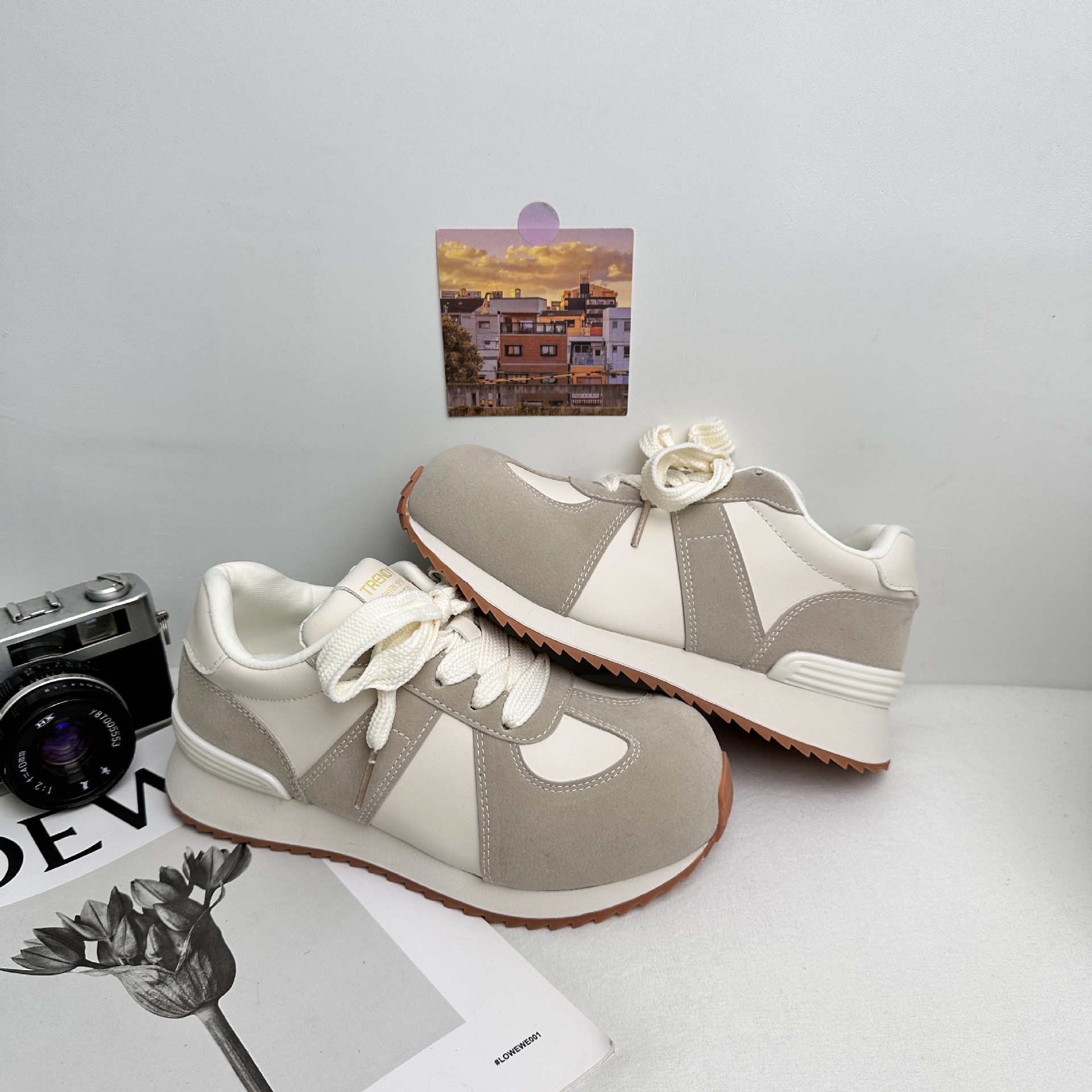 A9885 almohadillas de látex / cabeza de Mickey ligera con suela gruesa Gump zapatos de mujer 2025 nuevos zapatos deportivos