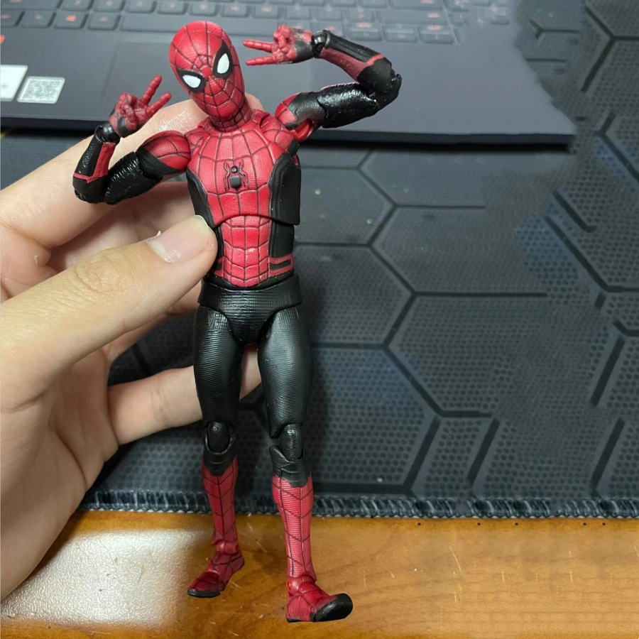 NEW SpiderMan Figure Mafex No.113 Spider-Man Far From Home Toys