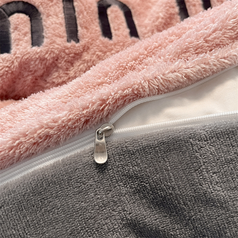 2024 nueva categoría más terciopelo grueso de lana de leche de invierno traje de cuatro piezas invierno invierno conejo felpa funda de edredón de lana de coral