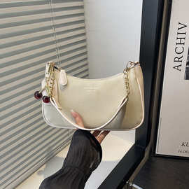 2026冬新款绒面樱桃车缝线小方包拉链中号单肩包街头潮流日常搭配