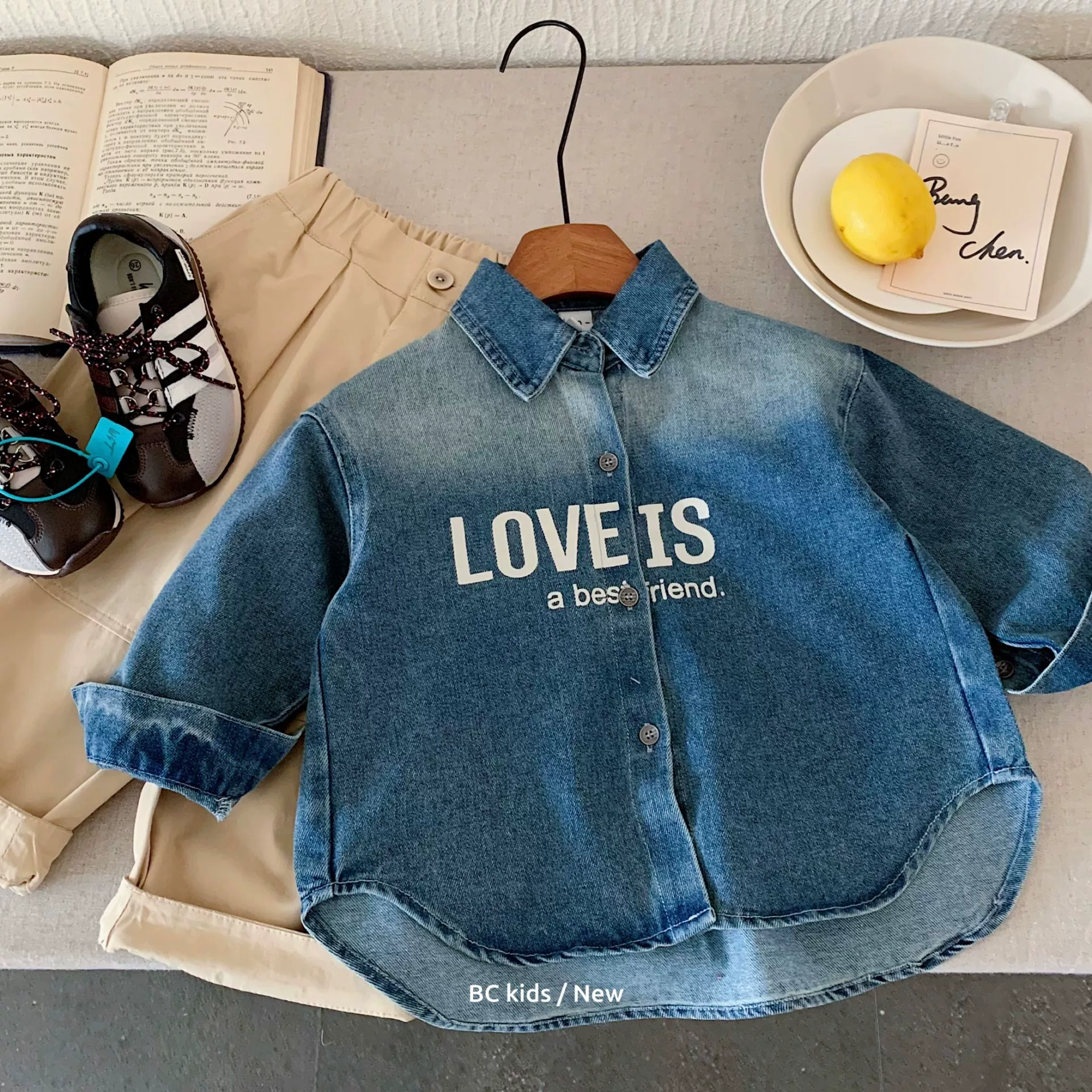 Детские рубашки Bangcheng, осень 2021, новая джинсовая одежда с буквенными лацканами для мальчиков и девочек, рубашки в стиле ретро, модные H0058