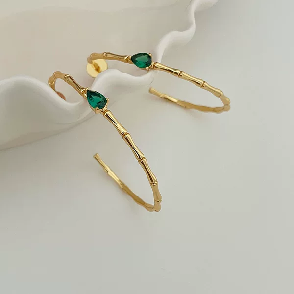 Qingdao Export French Retro Green Zircon C-Shaped Bamboo Pattern Earrings Design High-End Earrings Fashionable Accessible Luxury Earrings