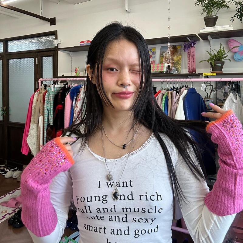 (Qiqi) Korean version of niche design lace trim letter printing u-neck long sleeve T-shirt slim top base