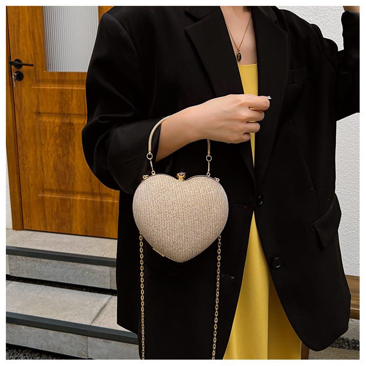 Women's Small Pu Leather Heart Shape Streetwear Heart-shaped Lock Clasp Evening Bag display picture 5