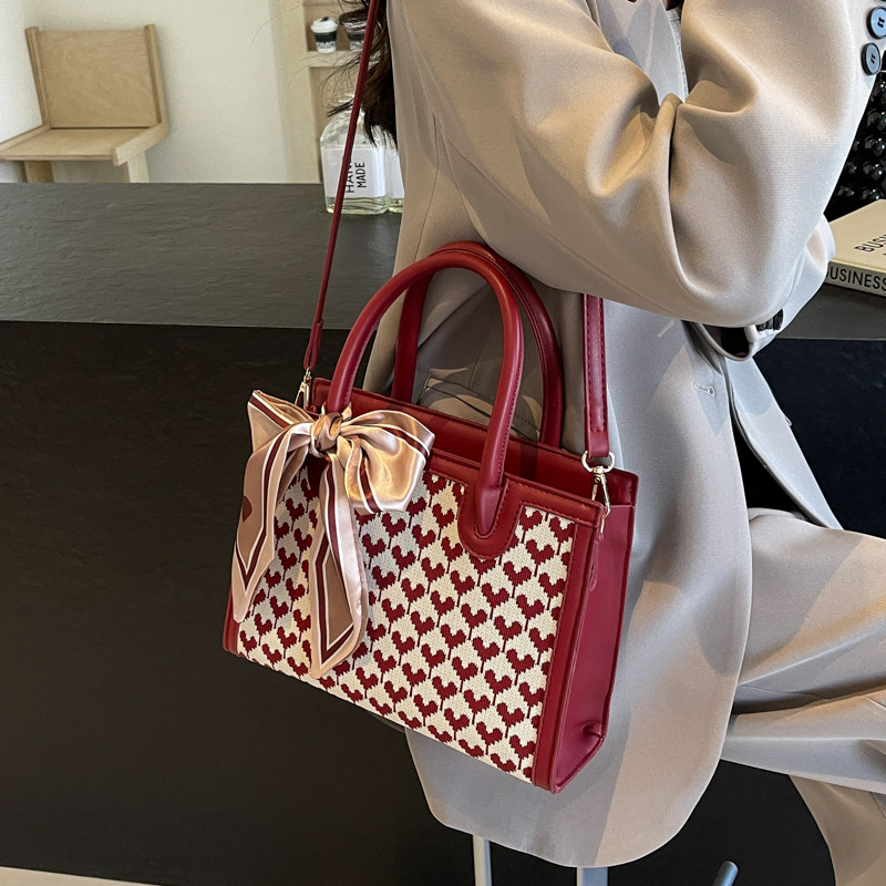 Wedding high-end feeling 2024 new women's handbag, bride grand wedding bag, red bag_voghion.com
