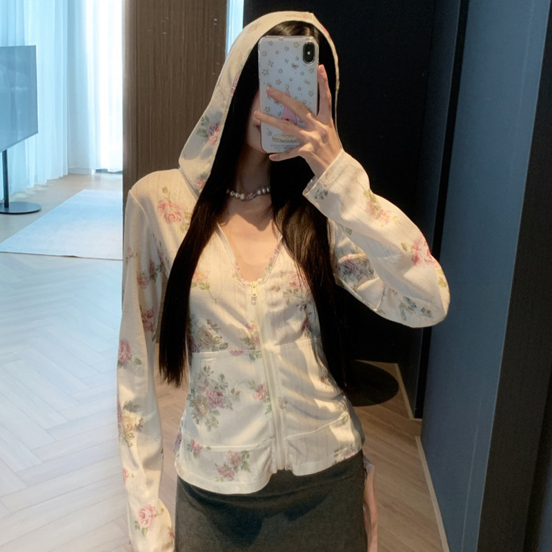 Women's Sweatshirt with a Unique Design, Short Hooded Floral Print, Slim Fit, Slimming, Hot Girl Zipper Cardigan Top Women's Sweatshirt with a Unique Design, Short Hooded Floral Print, Slim Fit, Slimming, Hot Girl Zipper Cardigan Top