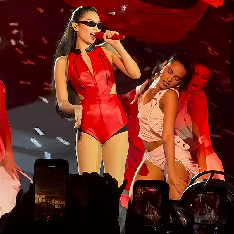 2025 новая летняя женская одежда в стиле Дженнис: сексуальный кожаный комбинезон, юбка с принтом, облегающий жилет