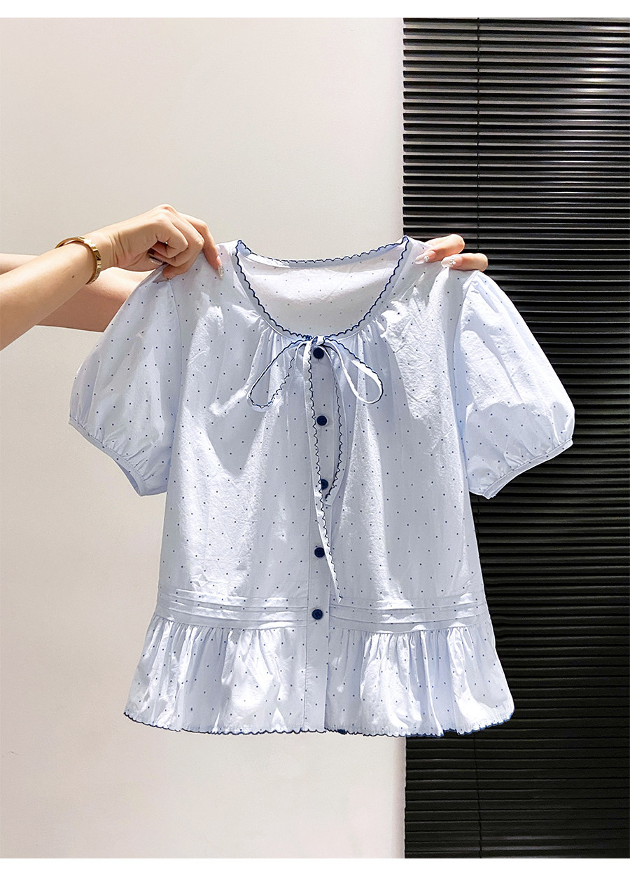 Áo sơ mi nữ tay phồng ngắn cổ bẻ, họa tiết chấm bi, viền bèo nhún — xanh lam chi tiết 2