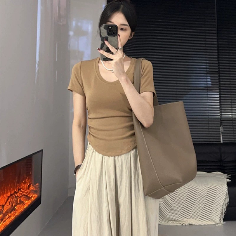 카키색