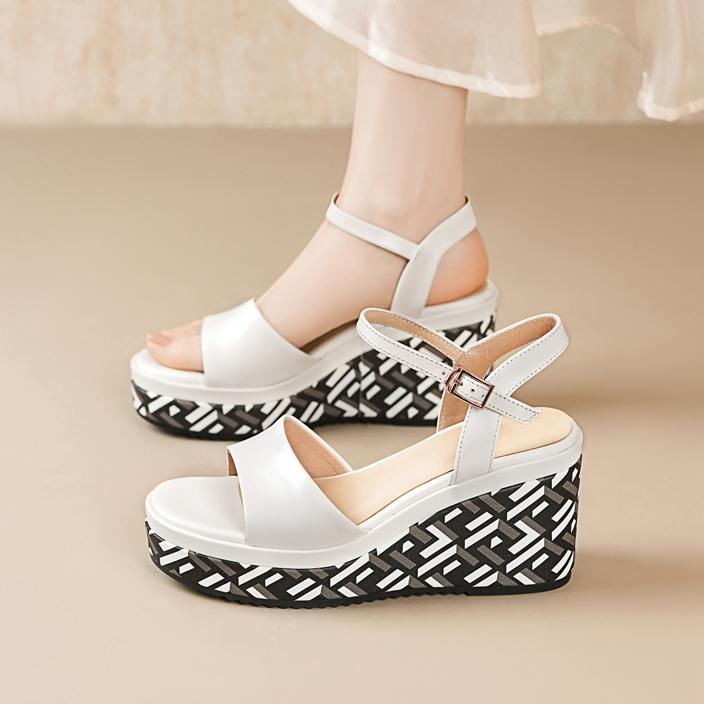 Sandal cao gót nữ hở mũi quai ngang khóa, đế dày 8.5 cm, phối màu — đen
