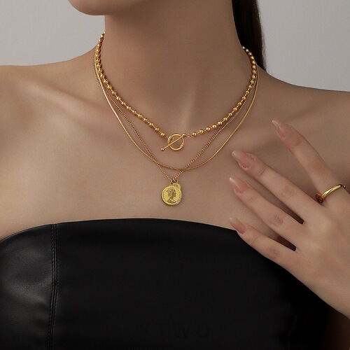 A three-layer Dyson style portrait three-layer clavicle minimalist style necklace for female internet celebrities new ins titanium steel exquisite