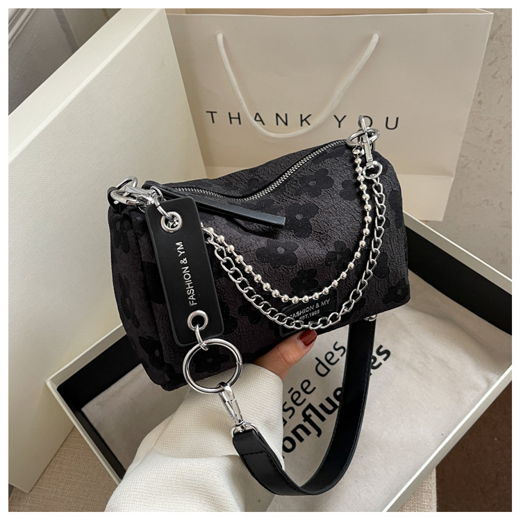 autumn and winter new style messenger bag niche texture chain shoulder pillow bagpicture4
