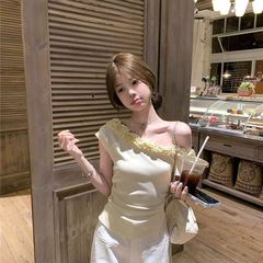 韩系黄色斜肩一字肩短袖T恤女夏季绝美木耳边露肩短款甜辣妹上衣
