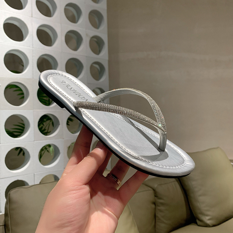 Zapatillas de flip flops para mujeres 2025 verano nuevo estilo de agua talón bajo ropa exterior de moda tamaño 41 - 43 zapatillas