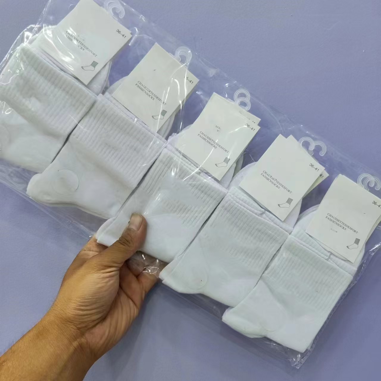 여성 흰색 체크 표시