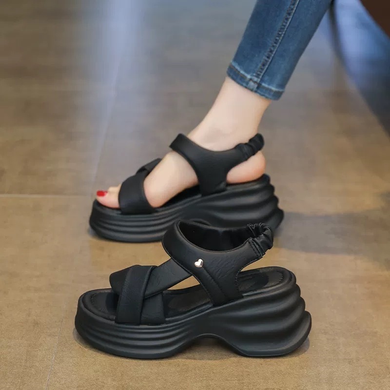 Muffin de fondo grueso para aumentar la altura de las sandalias romanas de mujer 2026 verano nuevo zapatos de playa para usar fuera de verano