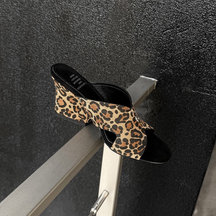 Sandal nữ da cừu hở mũi quai chéo gót xuồng 5 cm — màu nâu, Trang chủ, màu đen chi tiết 105