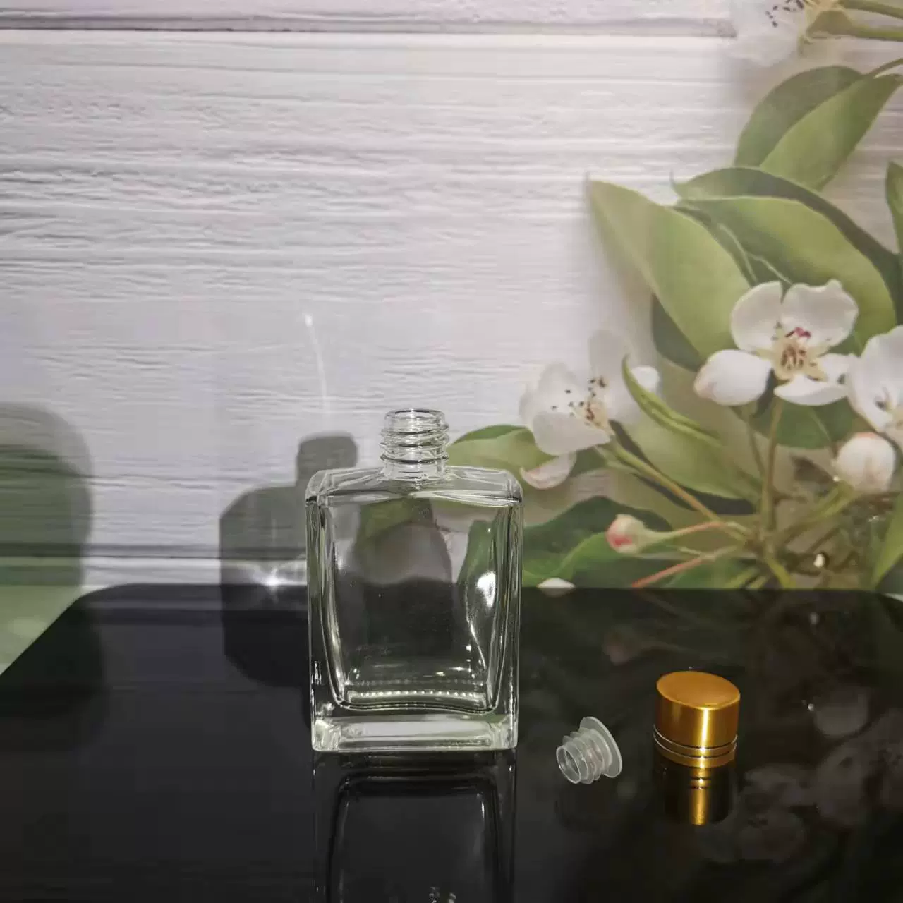现货50ml 100ml方形小酒瓶玻璃瓶方形卸甲水瓶密封酒瓶带盖饮料瓶