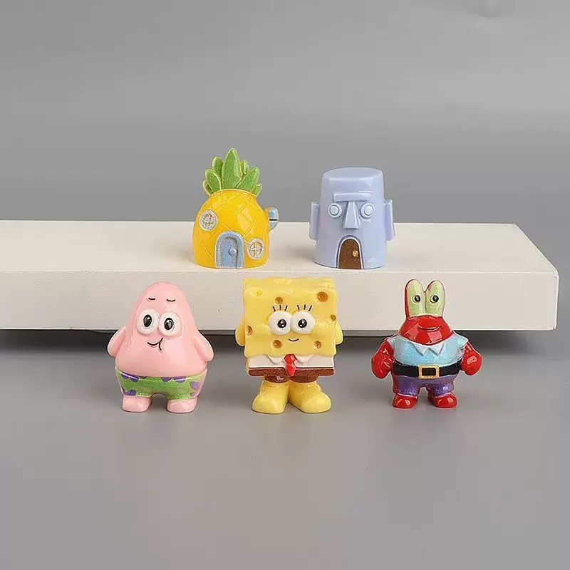 Creative and cute SpongeBob SquarePants figurines, car ornaments, decorative accessories, and small desk decorations for your car