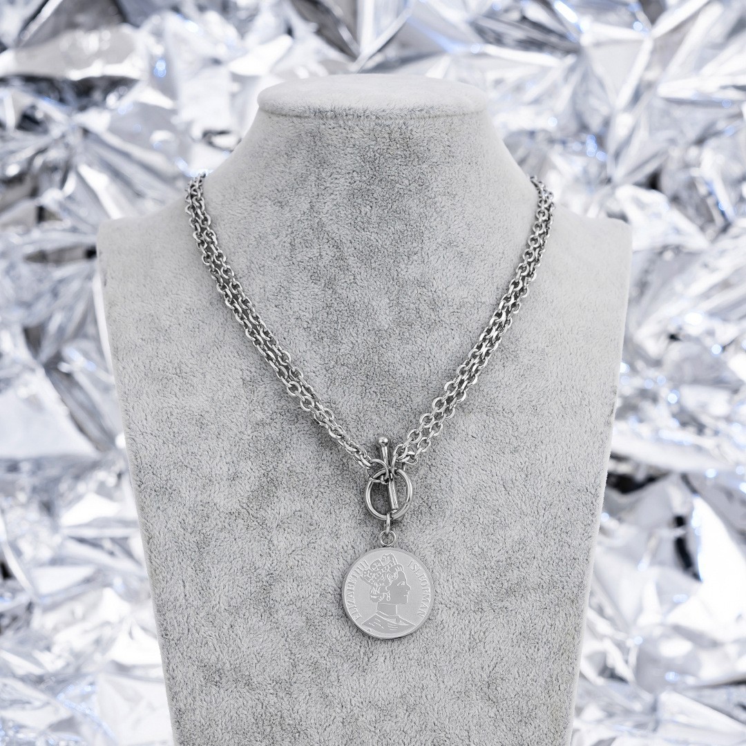 Hot selling round brand necklace splicing pendant short double-layer titanium steel collarbone chain set_voghion.com