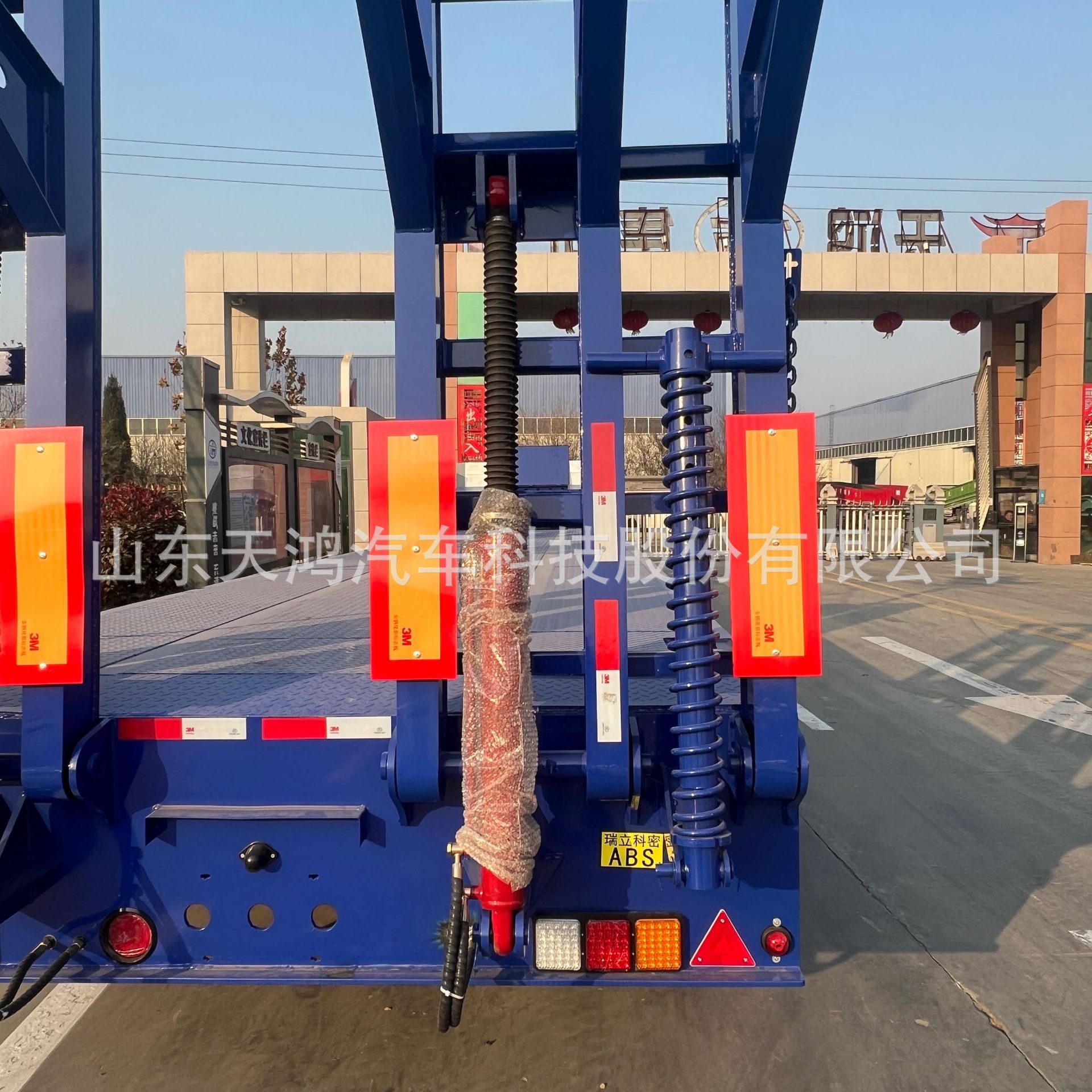 Factory Production Direct Sales Export for Sale Lowbed Semi-Trailer Trailer Hydraulic Winch Heavy-Duty Large Piece Transport Trailer