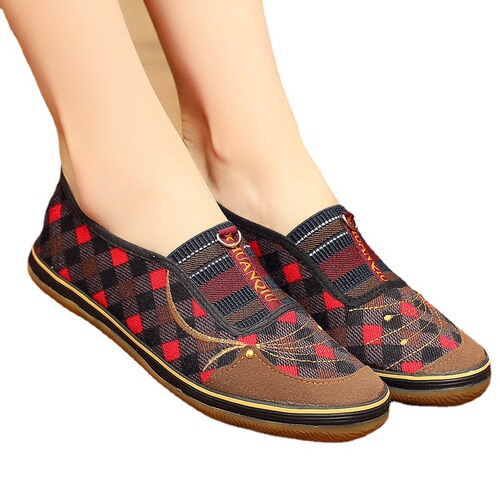Women's shoes 2024 spring new style flat-soled fashionable casual slip-on shoes for middle-aged and elderly people non-slip soft soles