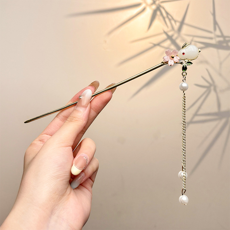 Nueva horquilla china 2025 nuevo estilo estilo antiguo horquilla mujer falda de cara de caballo de alta calidad estilo nacional horquilla de madera paso a paso horquilla tocado