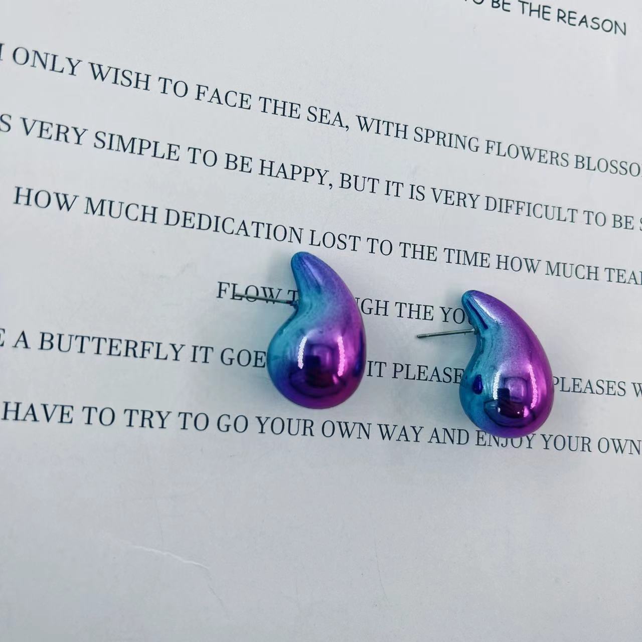 1 Pair Simple Style Water Droplets Gradient Color Stoving Varnish Arylic Ear Studs display picture 6