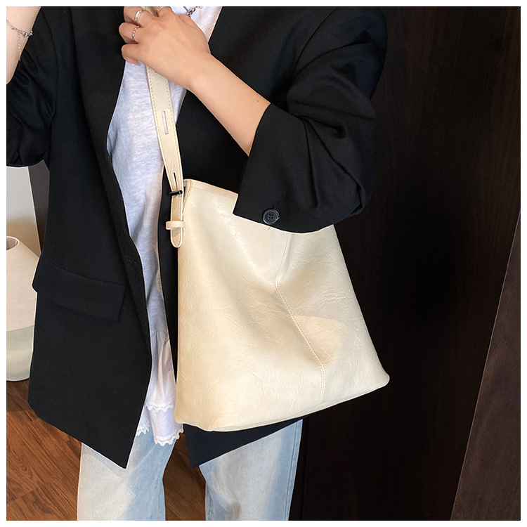 Korean style, retro, large-capacity tote bag for women, new summer 2025, versatile, fashionable, simple and solid color crossbody bag undefined