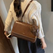 复古毛球挂饰油蜡皮腋下包女 2025 新款时尚百搭单肩斜挎包女包