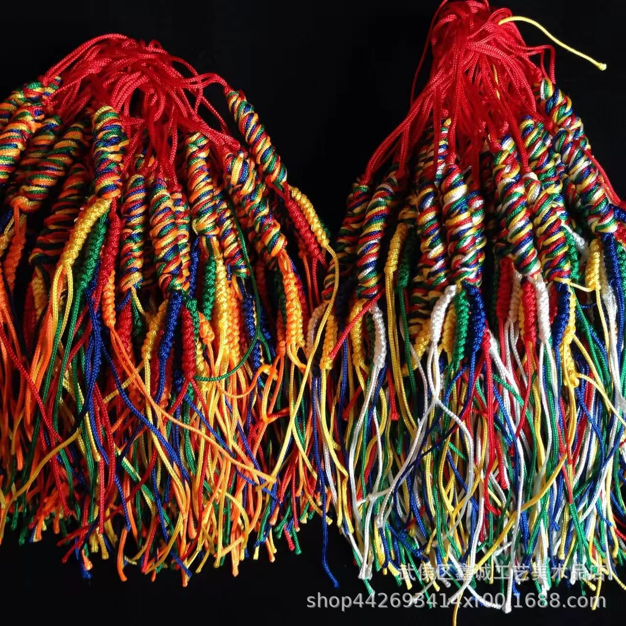 Подвеска с узлом из пяти цветов веревки в форме ромба