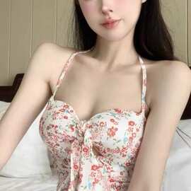 黁白夏季设计感碎花绑带挂脖吊带背心女纯欲甜辣性感短款裹胸美背
