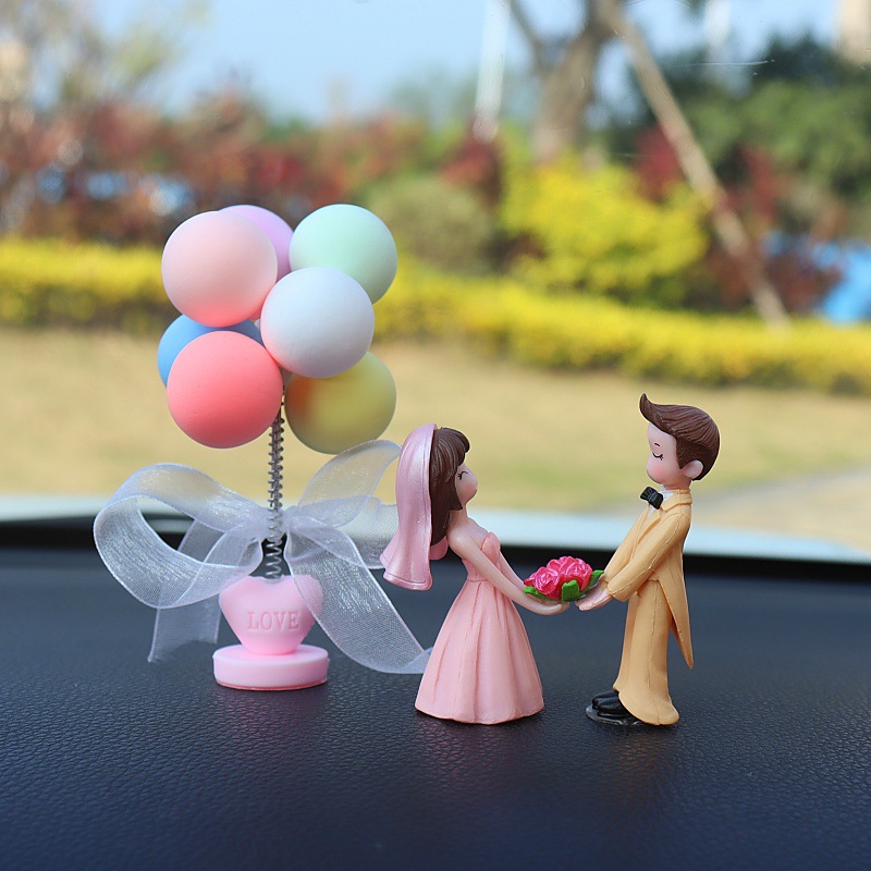 Nuevos accesorios de automóviles consola al por mayor muñecas creativas de dibujos animados accesorios de automóviles decoraciones de boda pareja