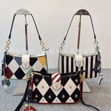 LYN ACCS 新款磨胶法棍包五角星装饰拼色腋下包手提单肩女包包