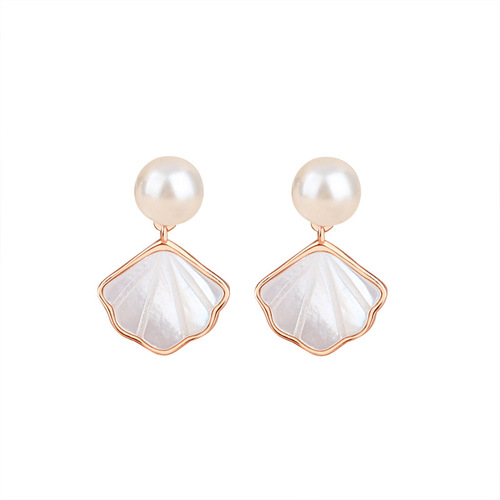 Fan-shaped shell earrings for women 925 sterling silver mini skirt mother-of-pearl earrings French style small fragrant shell earrings wholesale