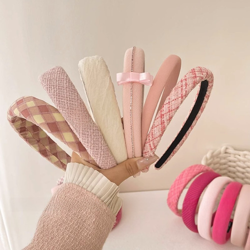 Women's Pink Hairband from South Korea with a sense of elegance, suitable for autumn and winter, wide-brimmed hair clip, high forehead hairpin, stylish hair accessory for influencers.