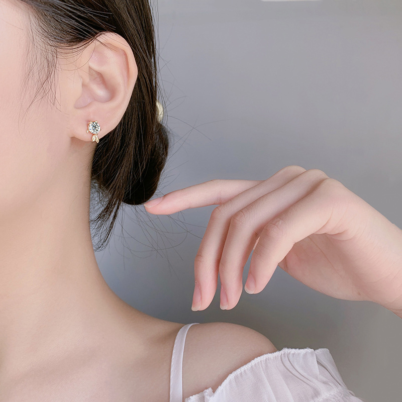 Fashion Fish Copper Inlay Zircon Ear Studs 1 Pair